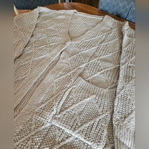Large gray cardigan with button and pockets